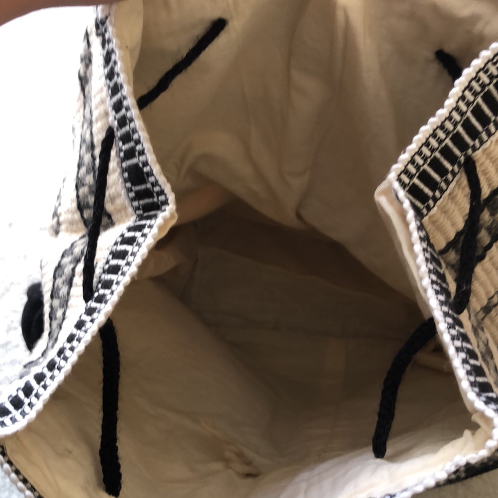 Handcrafted wool Peruvian backpack - Picture 4 of 4